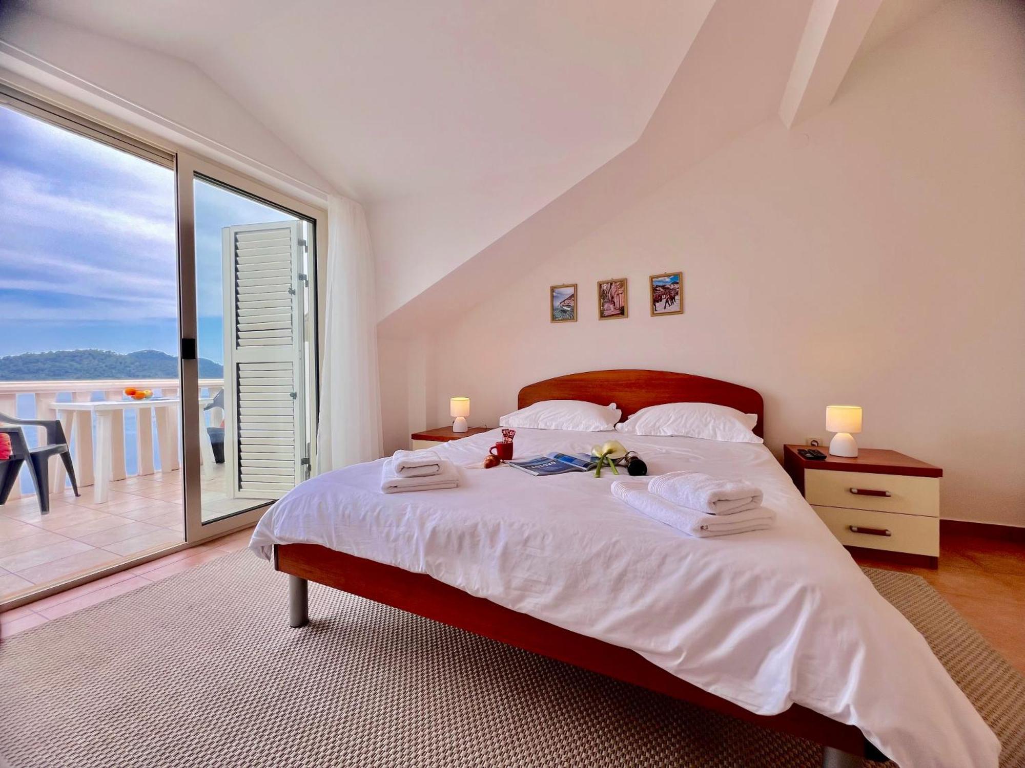 Terrace Studios With Panoramic Seaview Uble Exterior photo