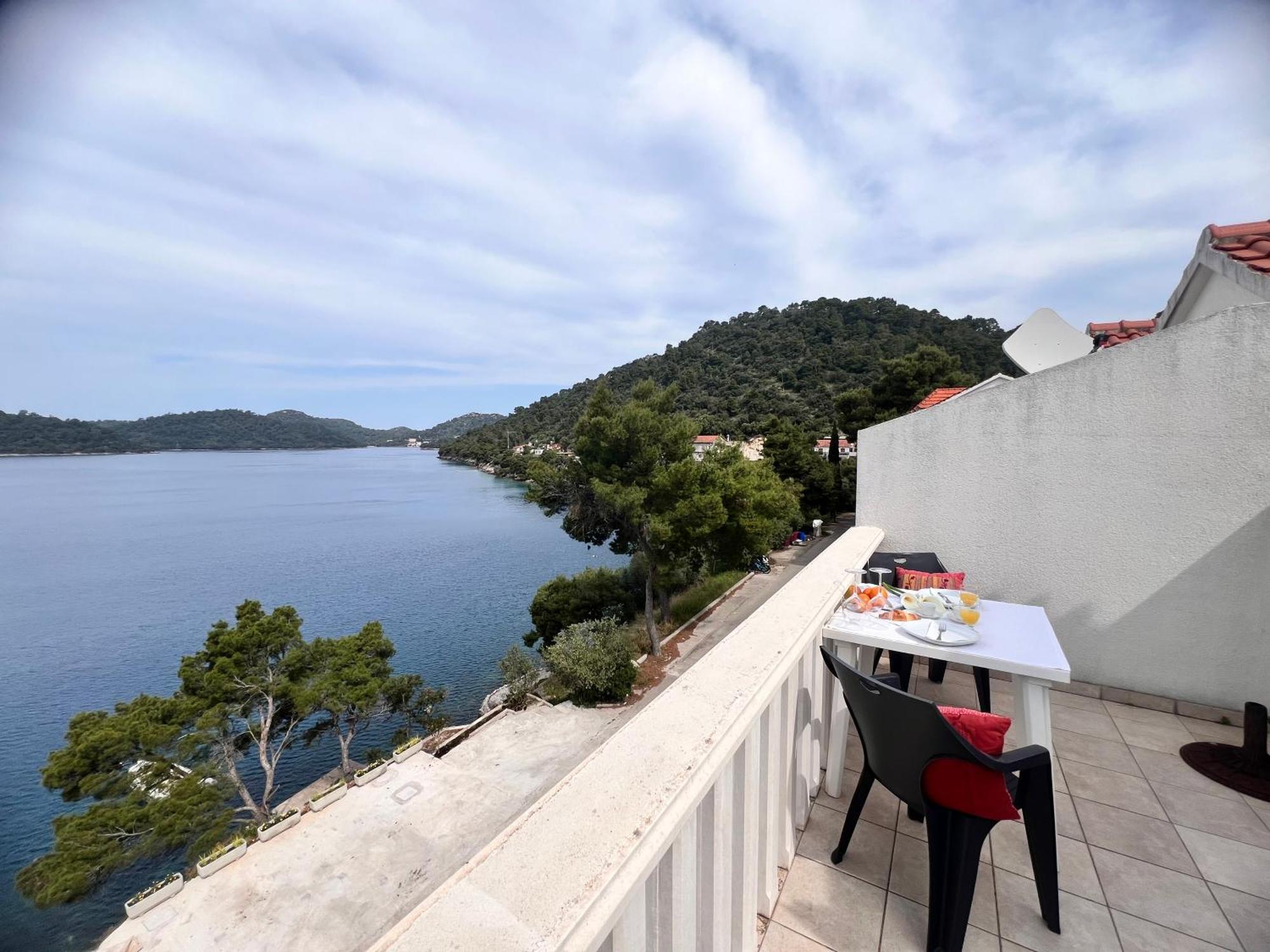 Terrace Studios With Panoramic Seaview Uble Exterior photo