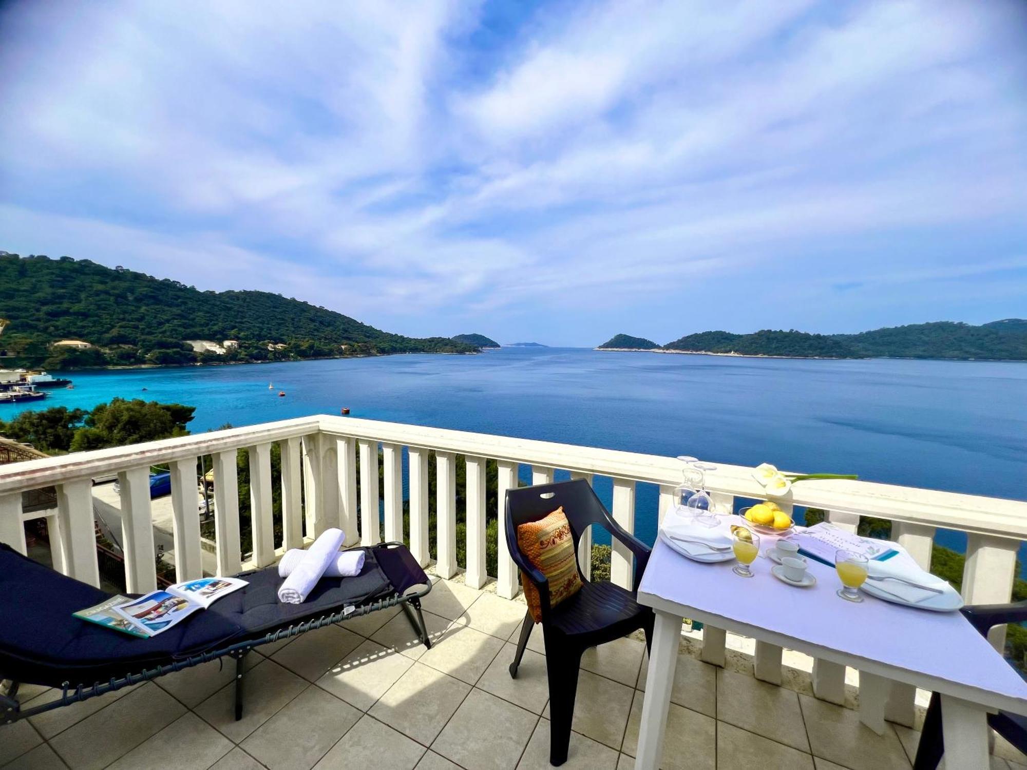 Terrace Studios With Panoramic Seaview Uble Exterior photo